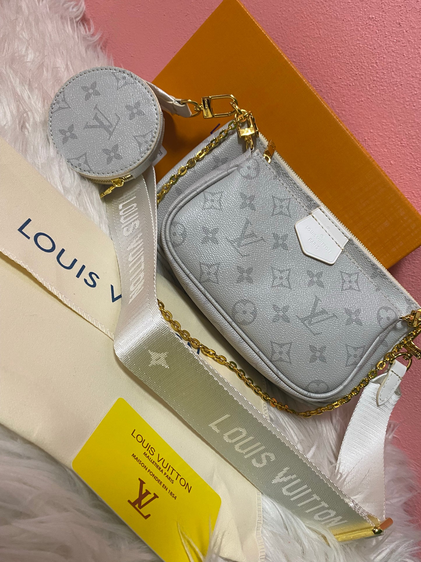 LV WHITE